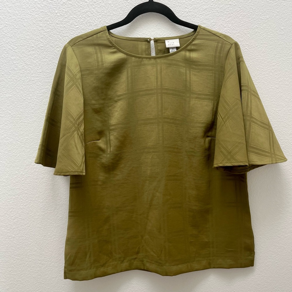 NEVER WORN! a new day women’s medium green plaid blouse